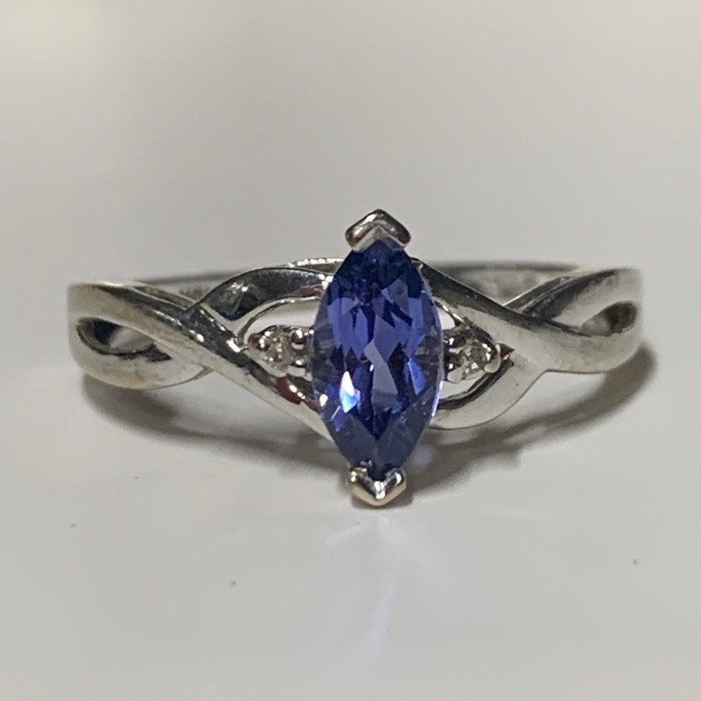 10k gold sapphire and Diamond ring